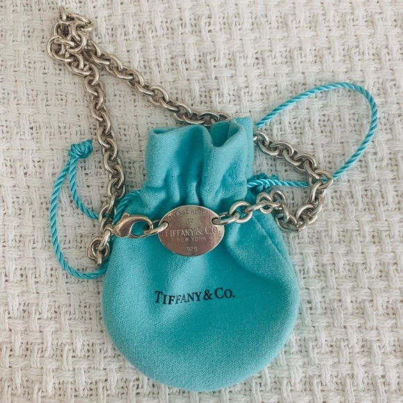 Return to Tiffany Oval I.D. Necklace - Picture 1 of 5